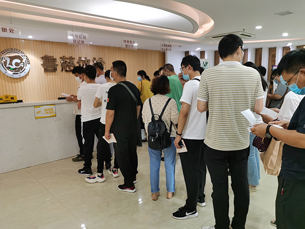 1599623808110875.jpg 排隊.jpg